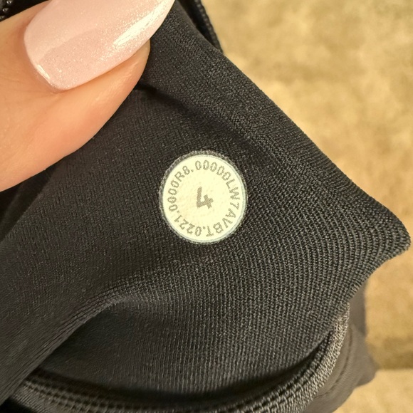 Lululemon Speed Up Shorts - MR - Picture 2 of 3